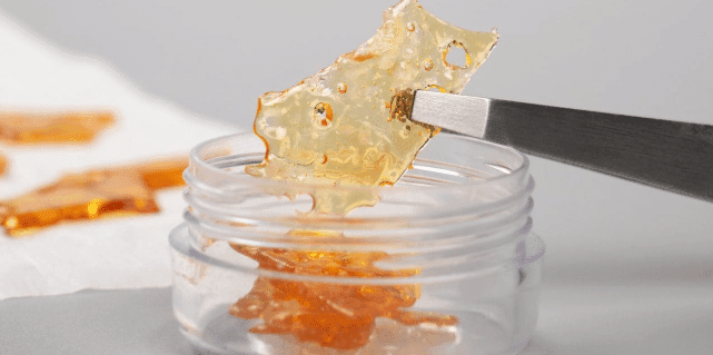 You are currently viewing What is Shatter Wax? A Complete Guide to Using Cannabis Shatter