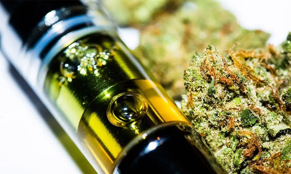 You are currently viewing CO2 vs Distillate: What’s the Difference & Which Is Better? (Complete Guide)