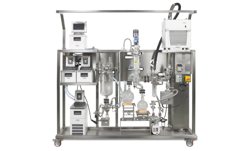 KDL5 wiped-film short-path distillation system for cannabis and hemp processing, engineered to produce high-purity cannabinoid distillate in laboratory environments.